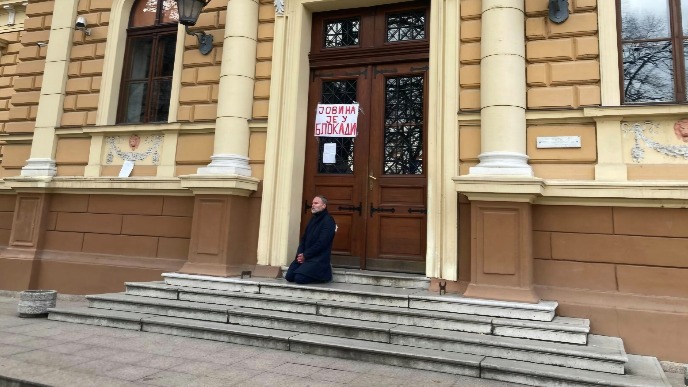 Direktor između škole i crkve